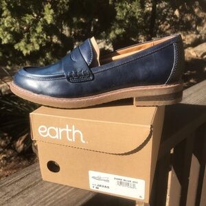 Earth Women’s Java Penny Loafer Navy